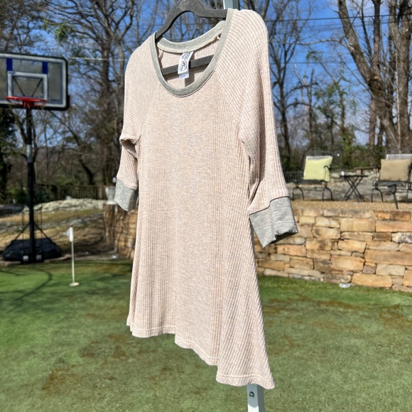 ERGE Designs Three-Quarter Sleeve Top - Picture 2 of 12